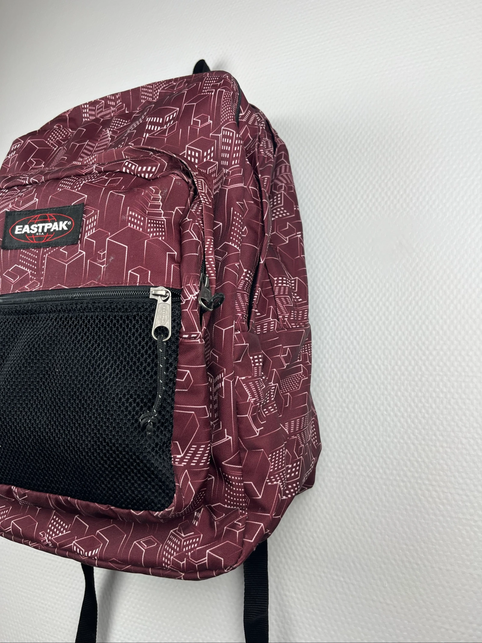 Sac Eastpak Out Of Office Grand Format – Sac à dos Bordeaux – Compartiment PC – Très bon état – photo 4